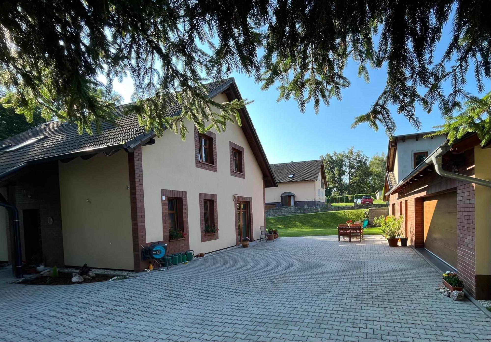 Apartman Pisarovka Lesna  Buitenkant foto